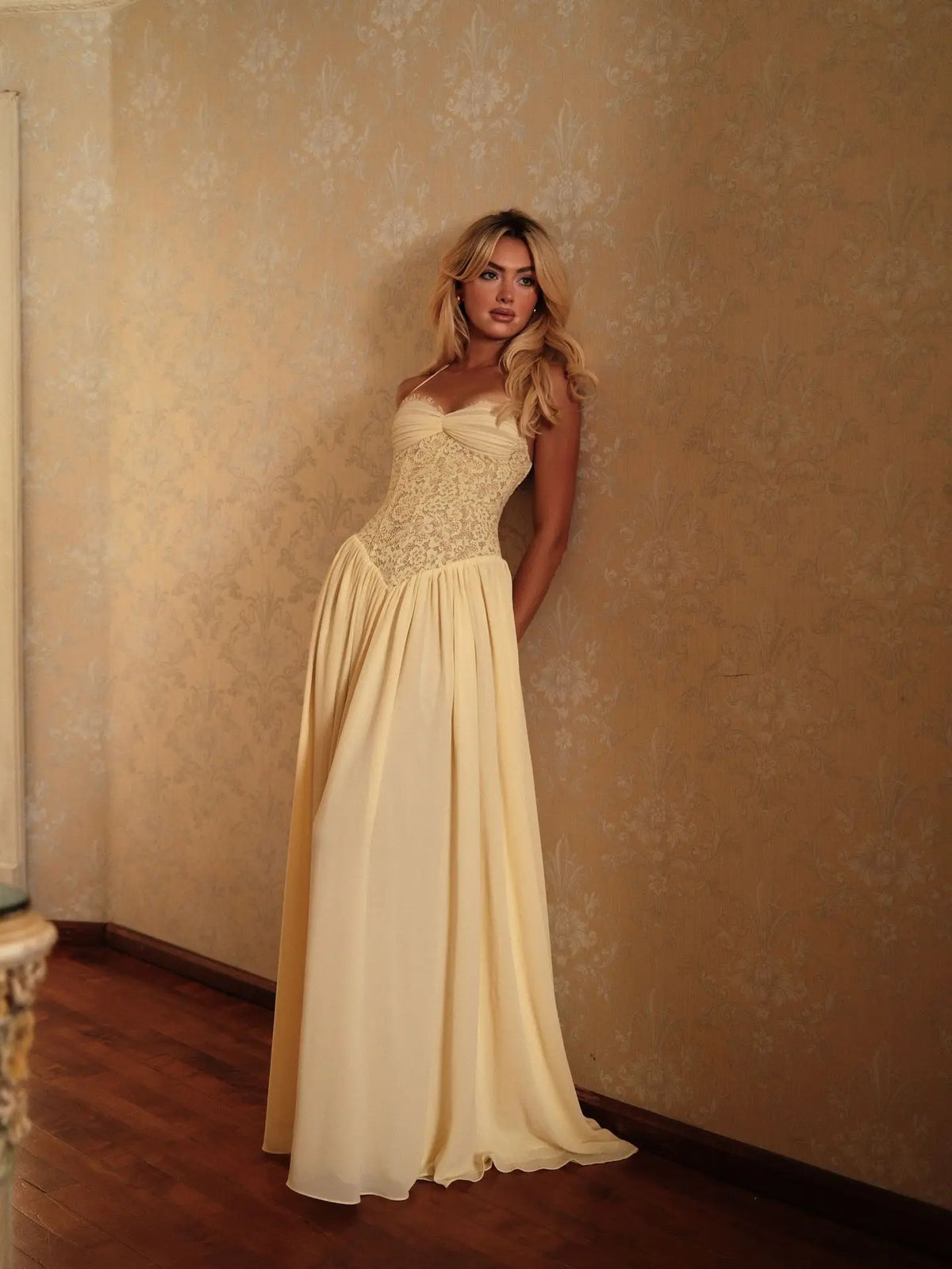 Abito Lungo da Donna in Chiffon all'Americana con Corsetto