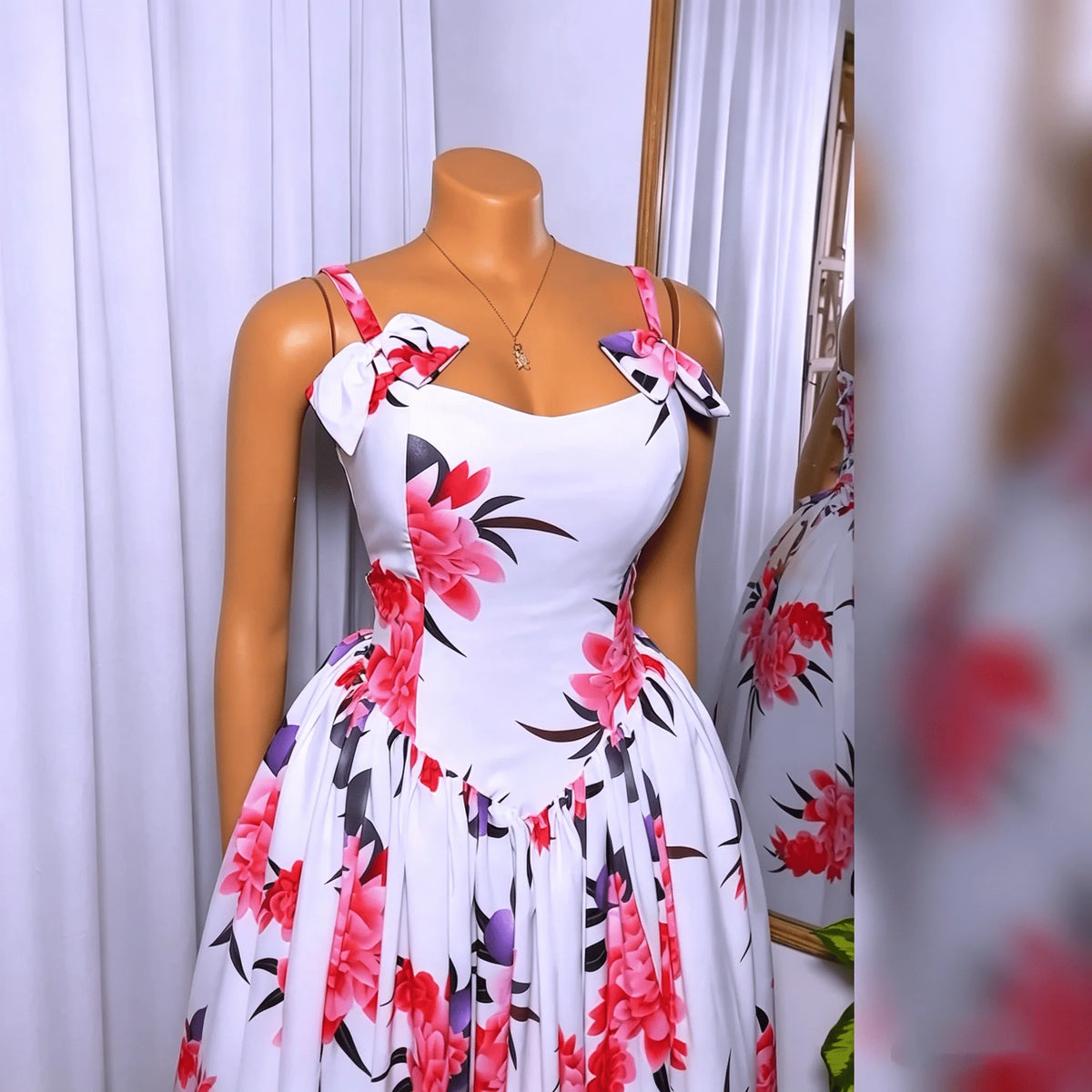 Abito Lungo da Donna con Stampa Floreale e Spalline a Fiocco