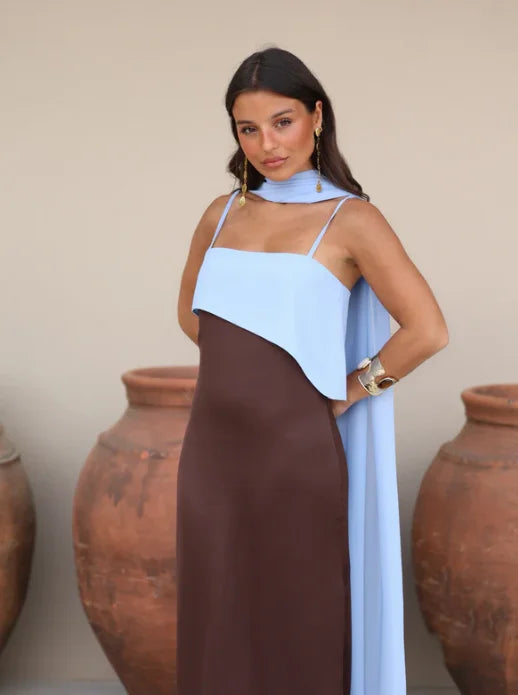 Abito Lungo da Donna con Scollo Quadrato e Sciarpa
