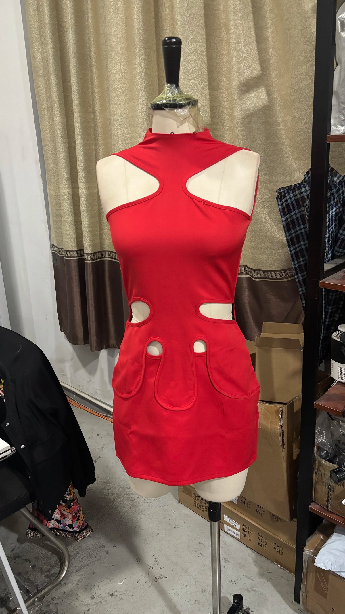 Abito Lungo da Donna Senza Schienale con Scollo a V e Dettaglio Cut-Out