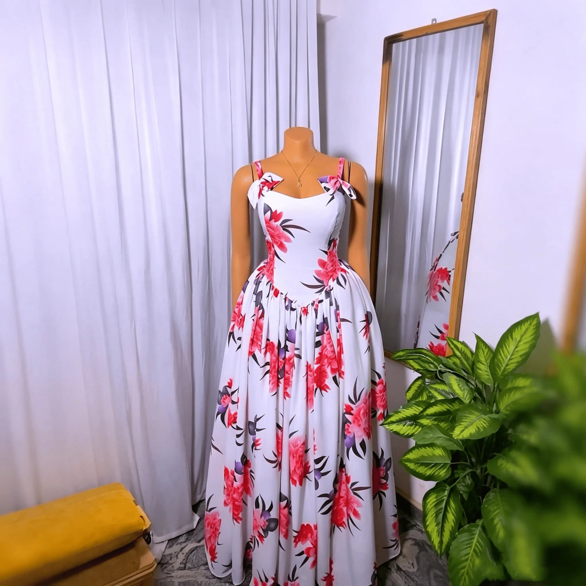 Abito Lungo da Donna con Stampa Floreale e Spalline a Fiocco